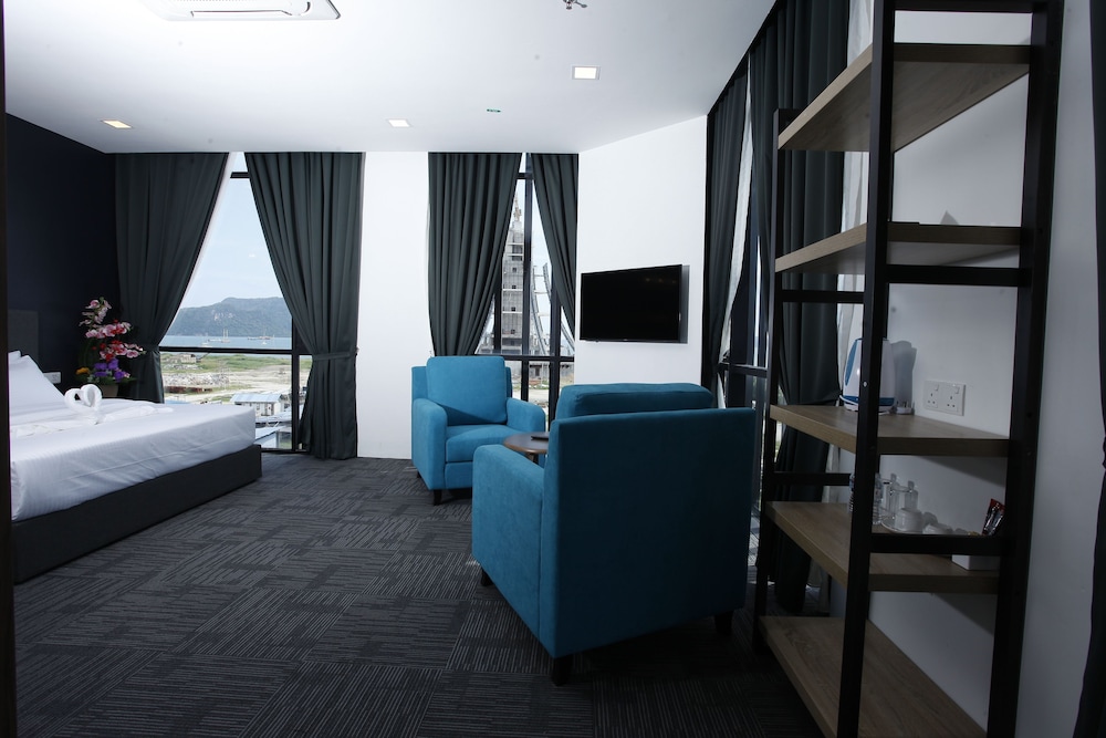 Suite Room - Photo 5