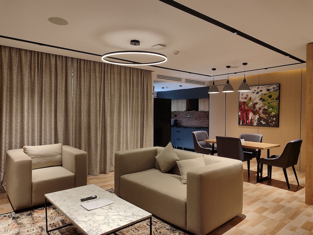 Executive Apartment, 2 Bedrooms, Kitchenette, Pool View