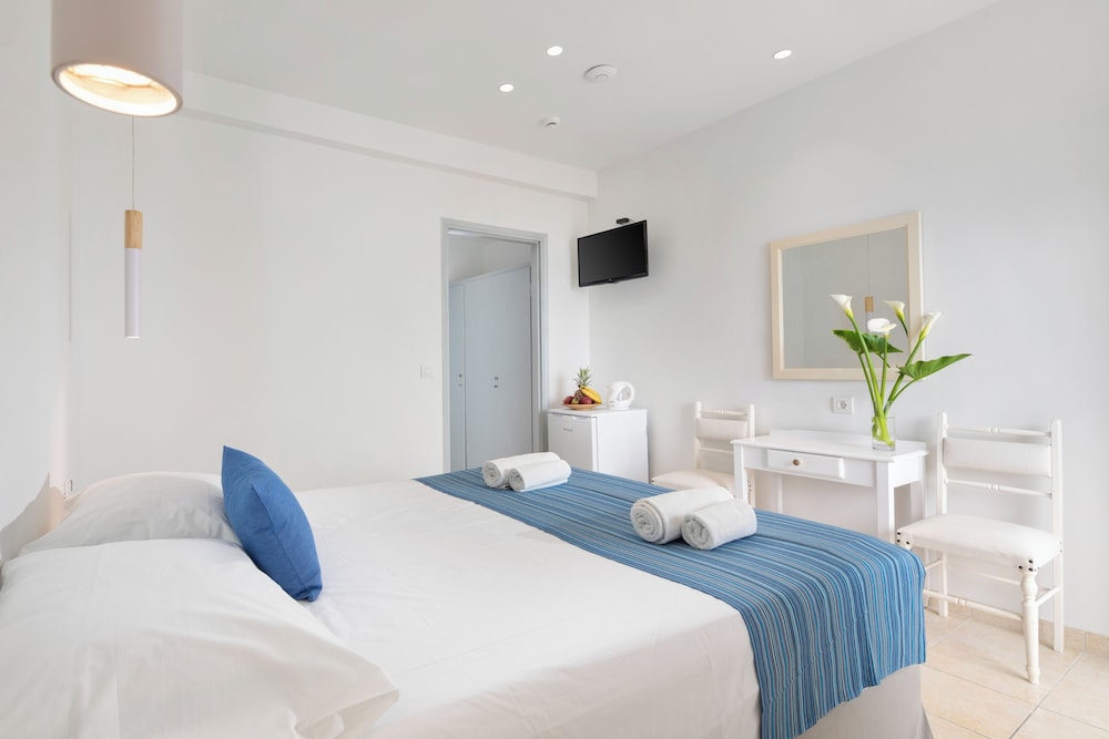 Classic Double or Twin Room, Balcony - Photo 3