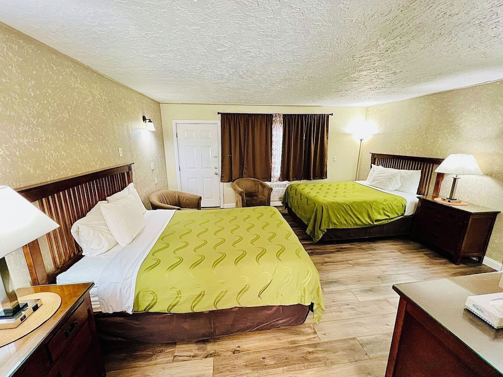 Standard Single Room, 2 Queen Beds, Non Smoking, Refrigerator & Microwave