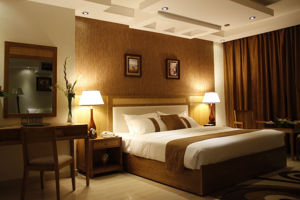 Standard Double or Twin Room, 1 Bedroom, Smoking, City View photo 2