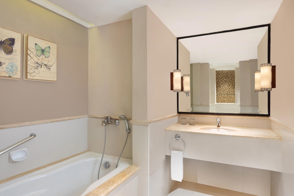 Junior Suite, 1 Bedroom, Non Smoking - Photo 4