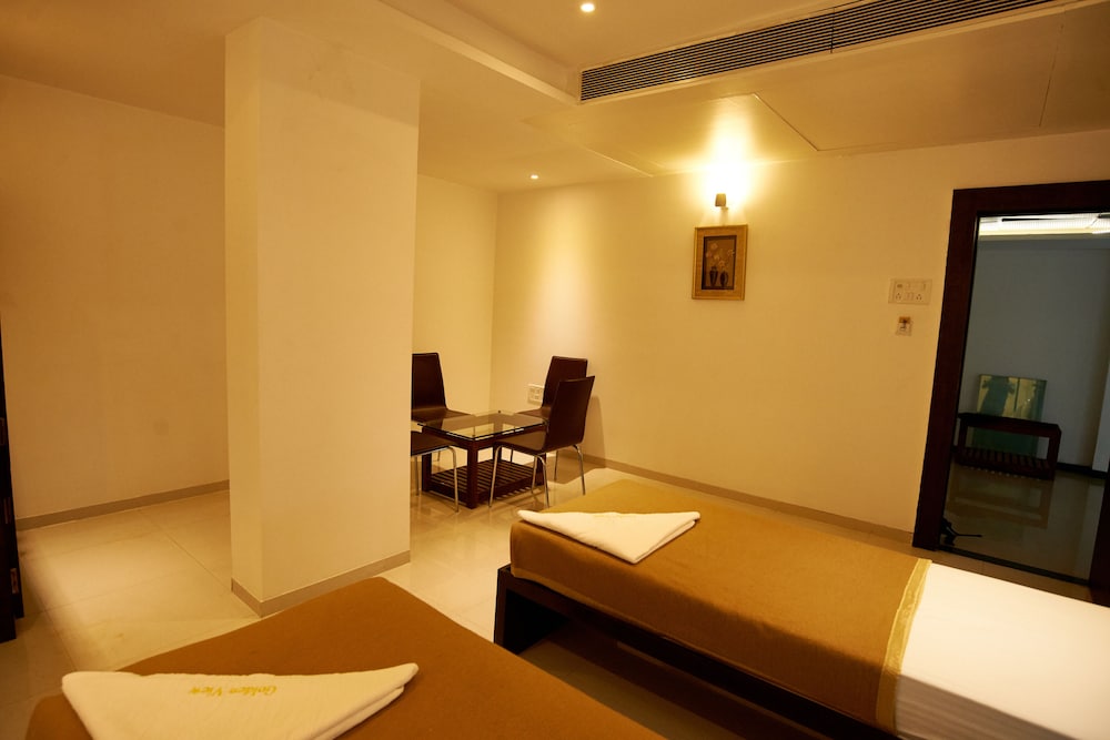 Deluxe Family Four Bed Non AC photo 3