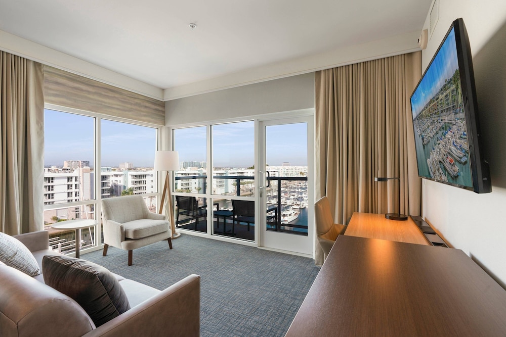 Suite, 1 Bedroom, Balcony - Photo 1