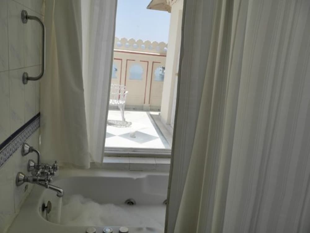 Palace Room - Photo 2