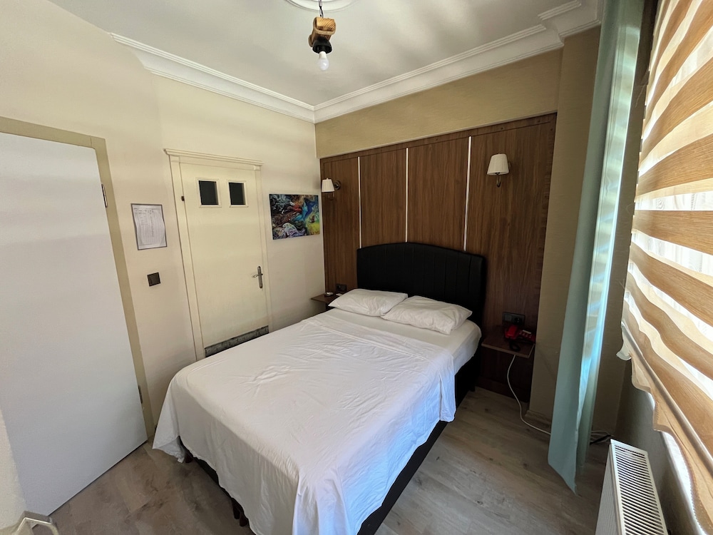 Economy Room