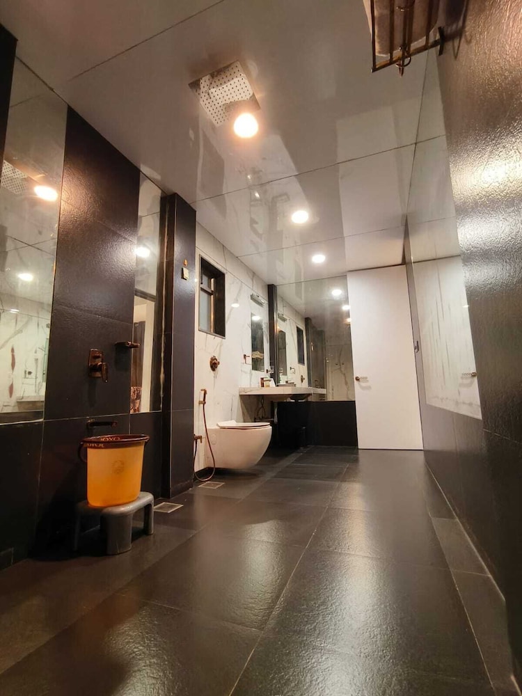 Suite - Photo 4