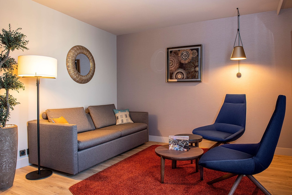 Family Room - Photo 5
