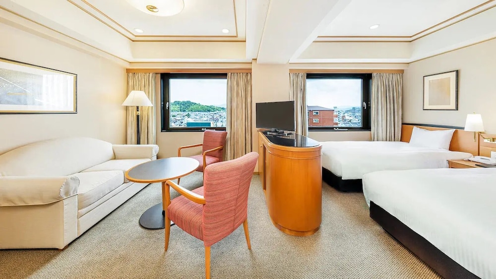 Suite Twin Room, Non Smoking - Photo 2