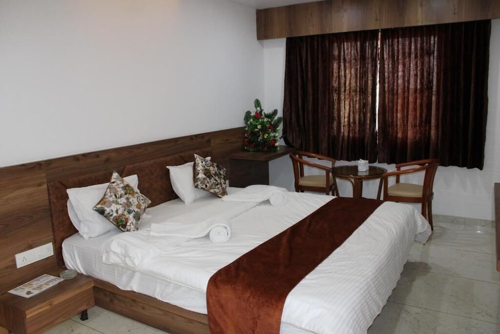 Deluxe Room - Photo 12