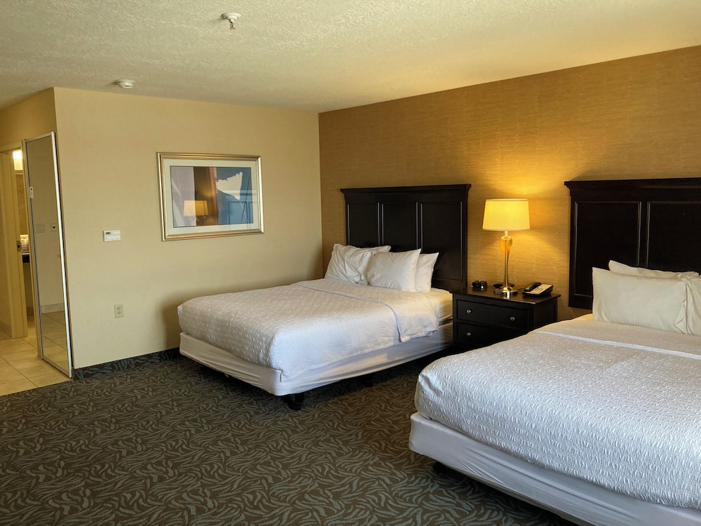 Room, 2 Queen Beds, Accessible, Non Smoking - Photo 4