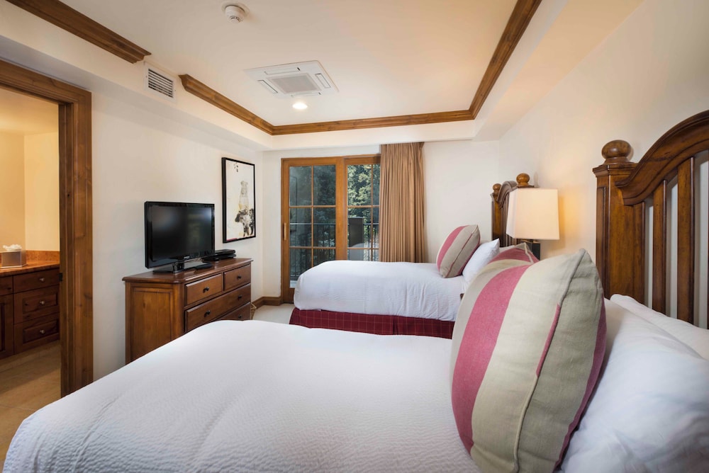 Three Bedroom Slopeside Condo (No Pets)
