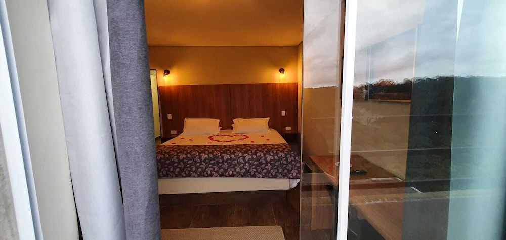Premium Studio, Jetted Tub, Garden View photo 3