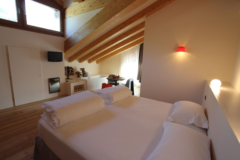 Comfort Double Room, Jetted Tub, Annex Building photo 3