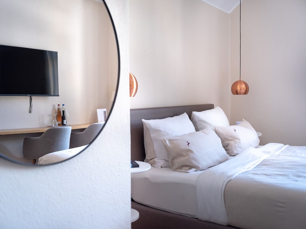 Economy Double Room, 1 Queen Bed, Non Smoking photo 2