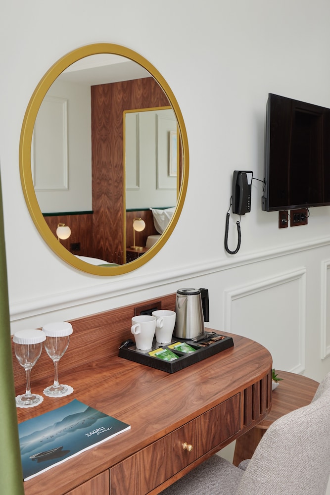 Standard Double or Twin Room photo 3