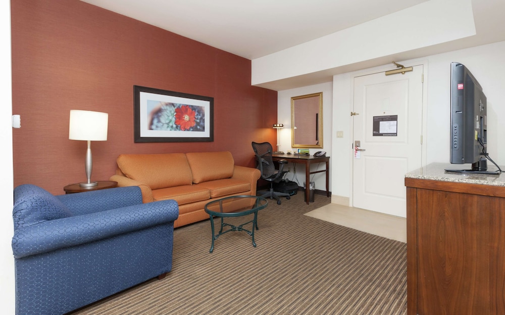 Suite, 1 Bedroom, Pool View - Photo 1