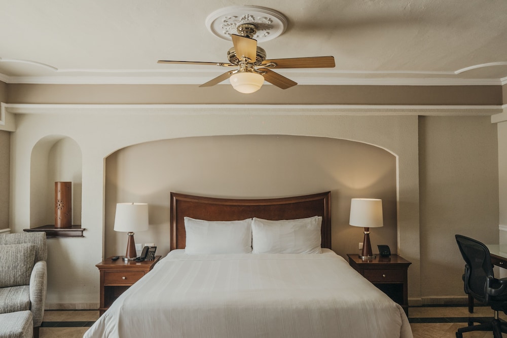 Room, 1 King Bed (Colonial Design) - Photo 2