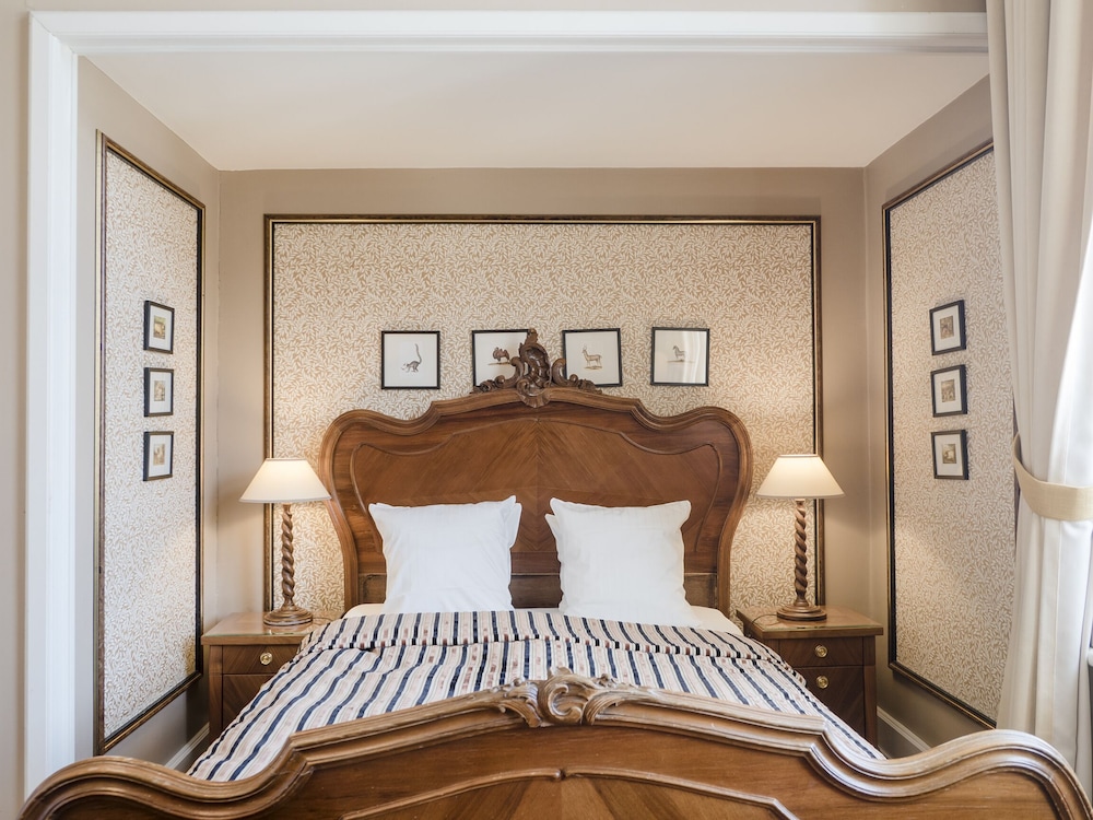 Queen Room (140 bed)