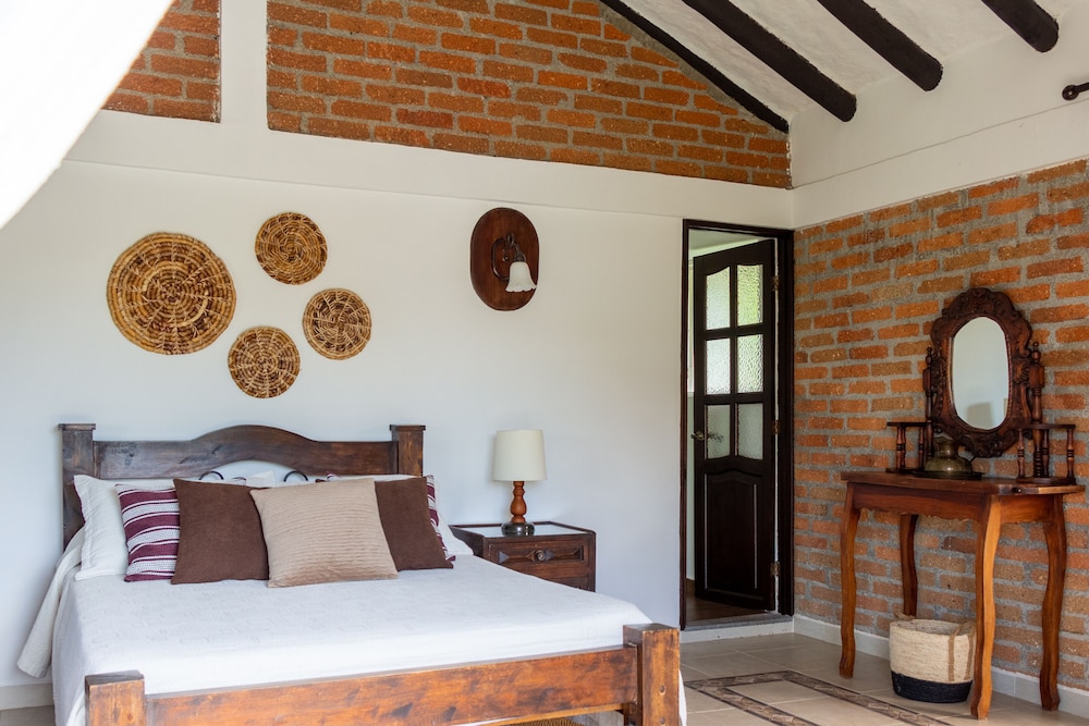 Traditional Suite, Refrigerator, Pool View