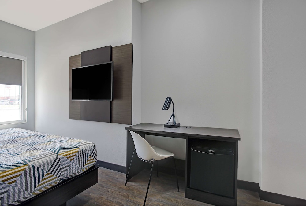 Deluxe Room, 1 King Bed, Accessible, Non Smoking photo 2