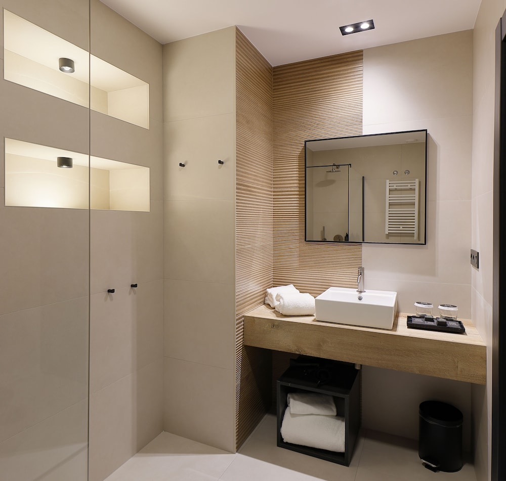 Standard Double Room - Photo 10