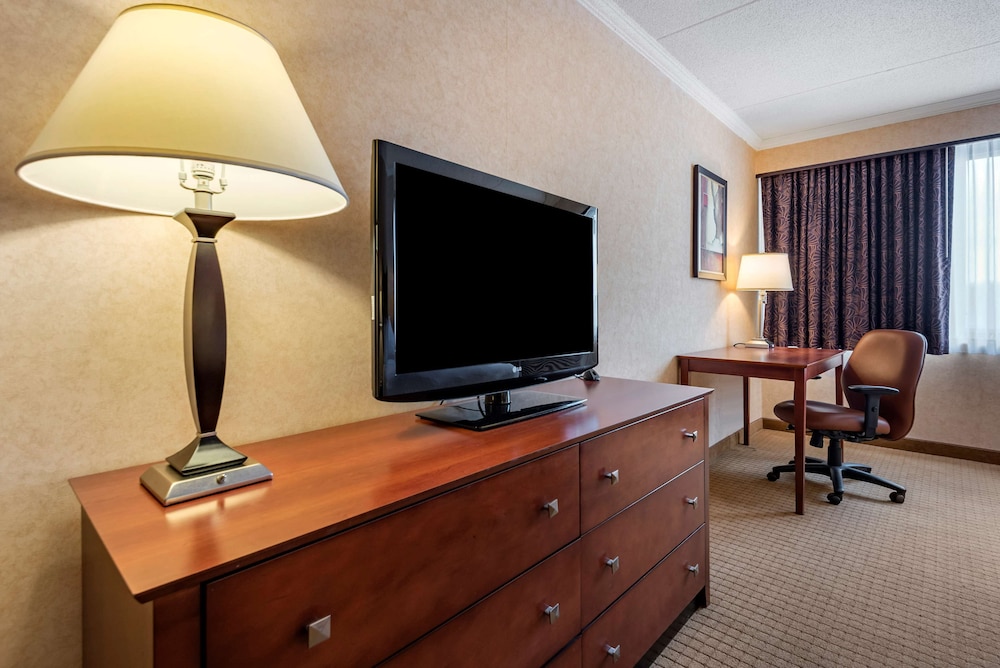 Standard Room, Multiple Beds, Non Smoking, Microwave (Oversized Room) photo 2