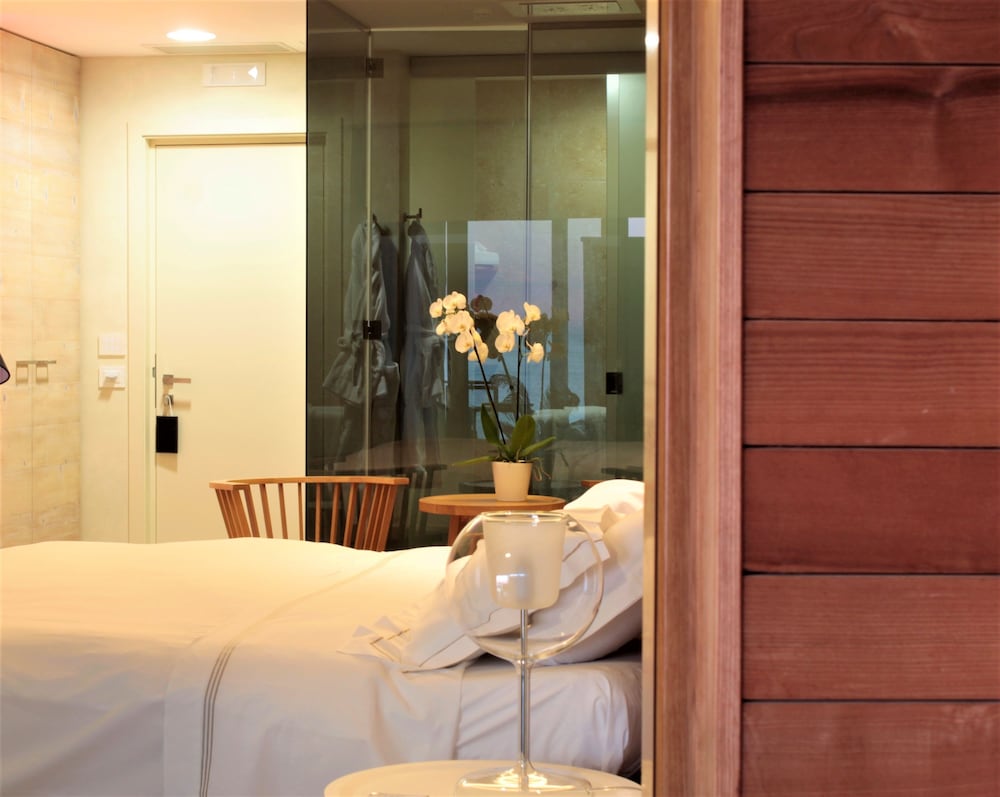 Classic Room, 1 Double or 2 Twin Beds, Non Smoking (no sea view) photo 2