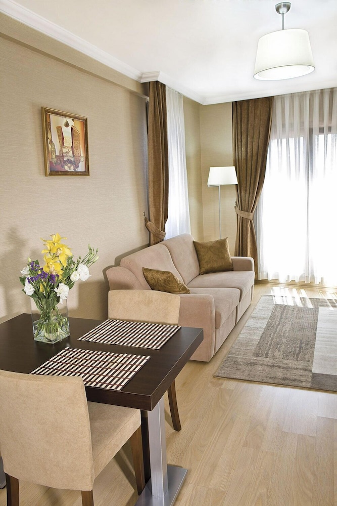 Family Suite, 1 Bedroom, Kitchenette, City View photo 1