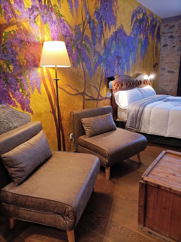Suite - Photo 2
