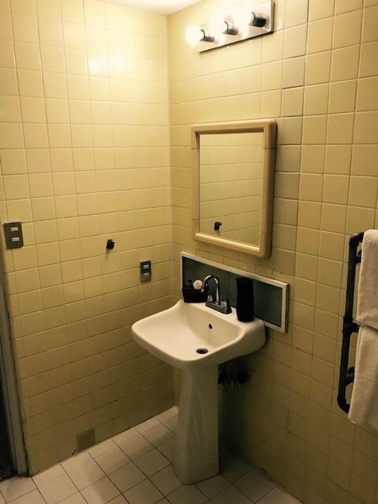 Economy Double Room, 2 Queen Beds photo 2