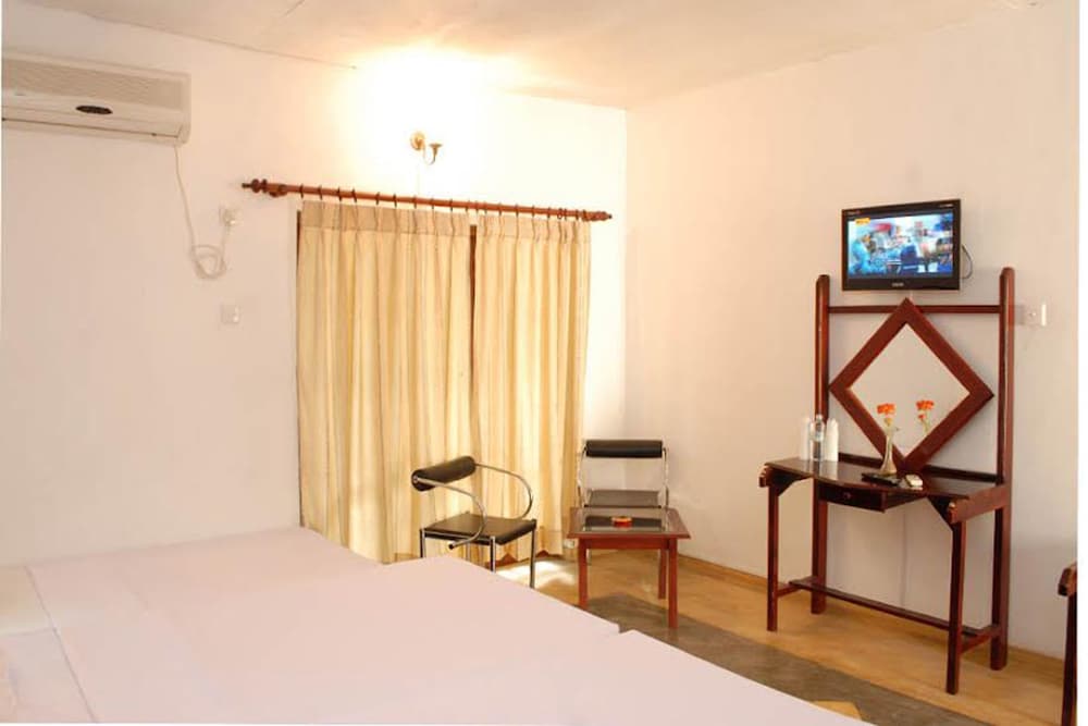 Deluxe Twin Room, 1 Queen Bed, Non Smoking, City View photo 2