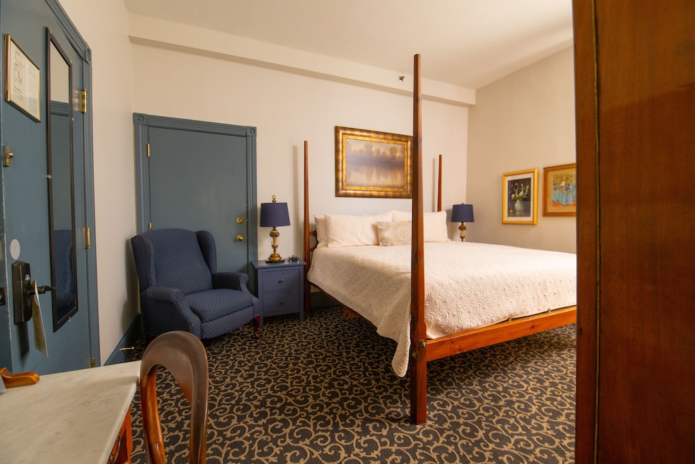 Traditional King Room, Second Floor photo 1