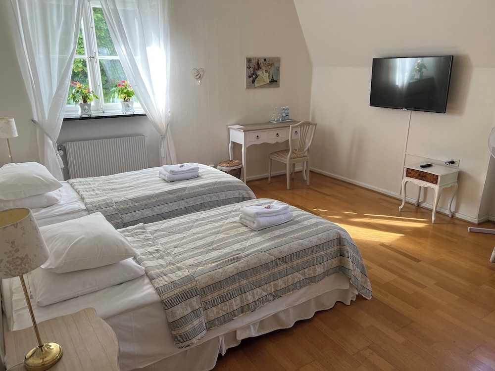 Classic Double or Twin Room, Garden View