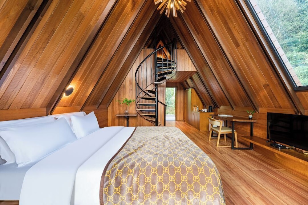 Family Triple Room, Courtyard View