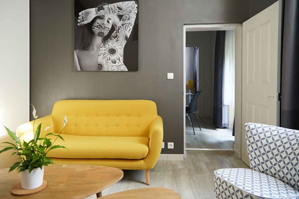 Deluxe Apartment