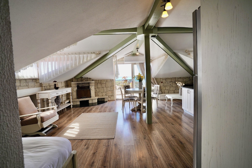 Grand Penthouse, Balcony