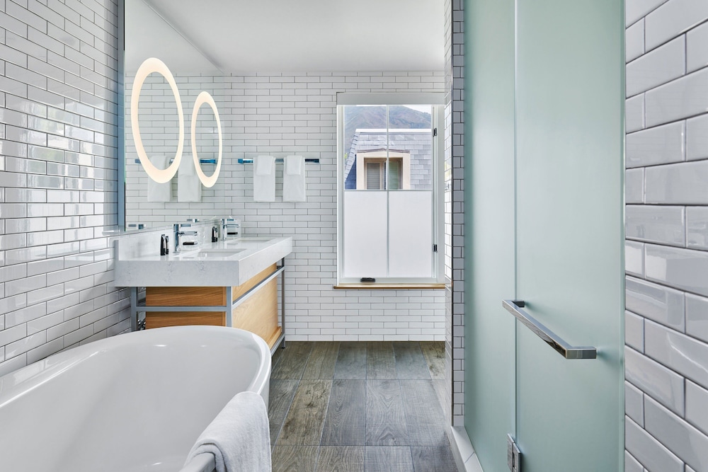 Room, 3 Bedrooms, Balcony - Photo 8