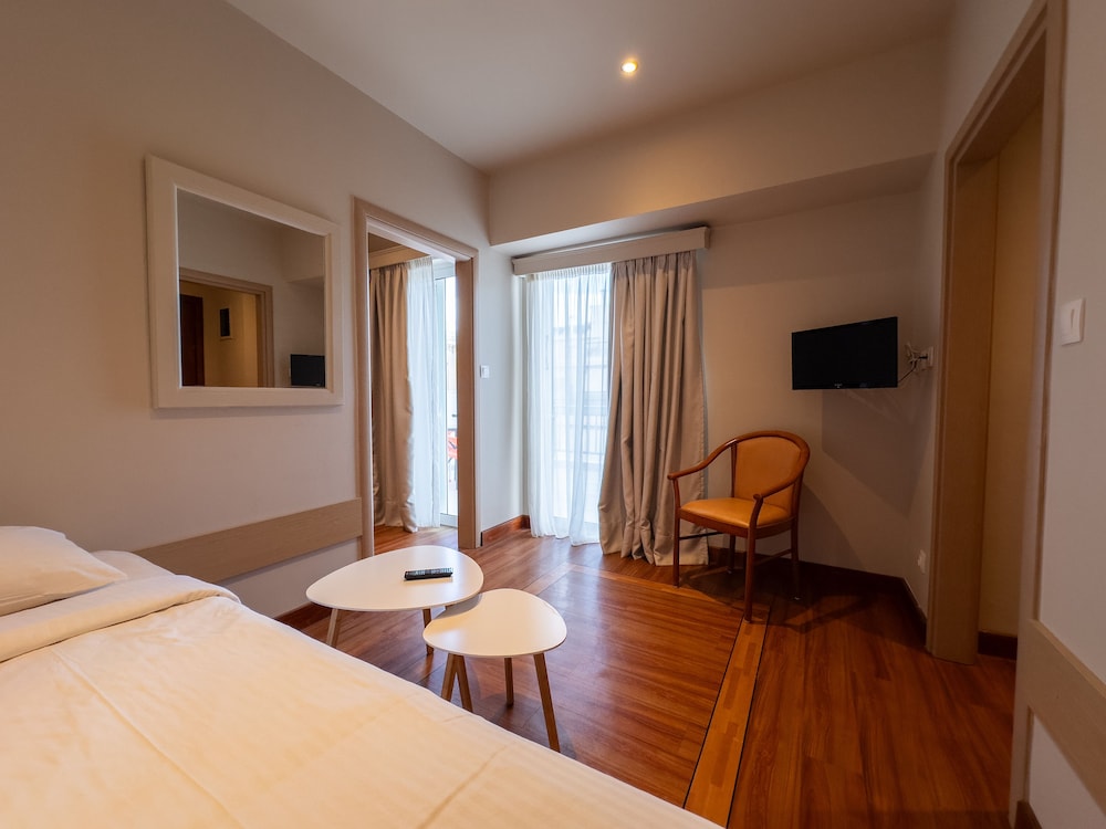 Quadruple Room - Photo 3