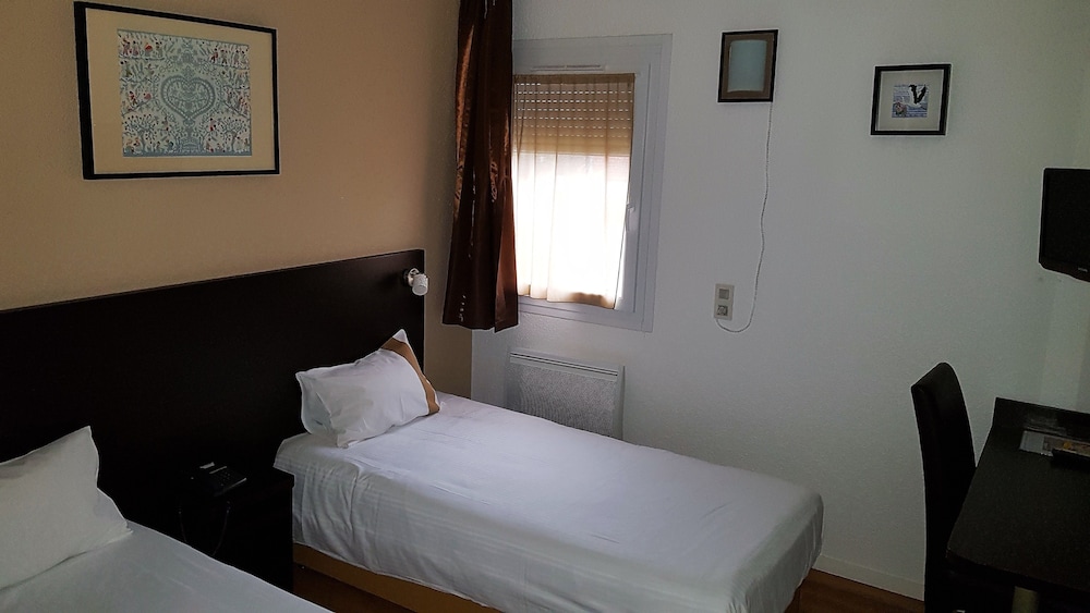 Twin Room - Photo 1