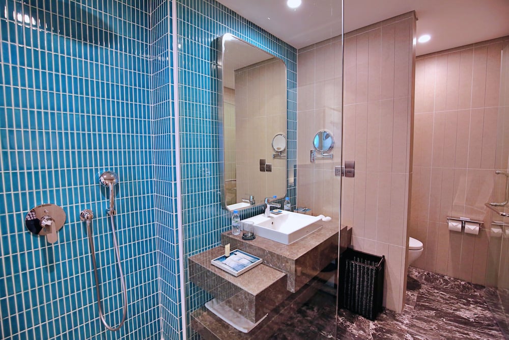 Deluxe Twin Room, City View - Photo 4