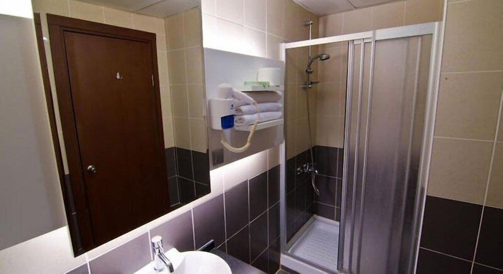 Standard Double or Twin Room photo 2