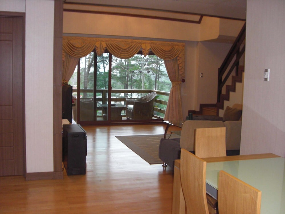 Luxury Apartment, Balcony, Park View