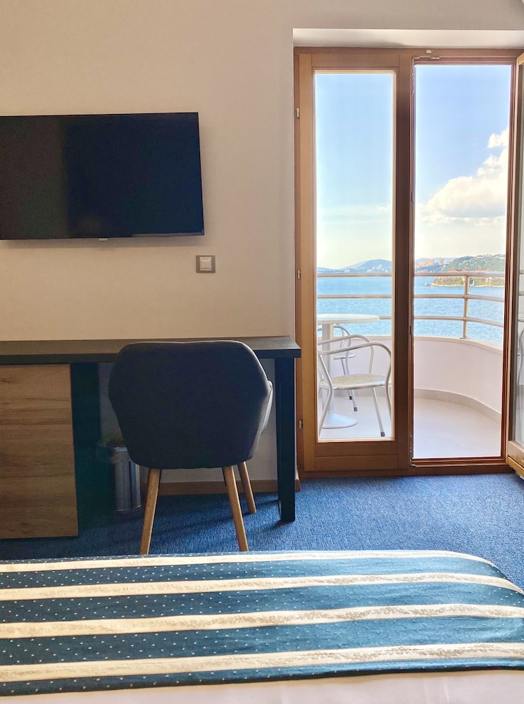 Family Suite, 2 Bedrooms, Balcony, Sea View - Photo 4