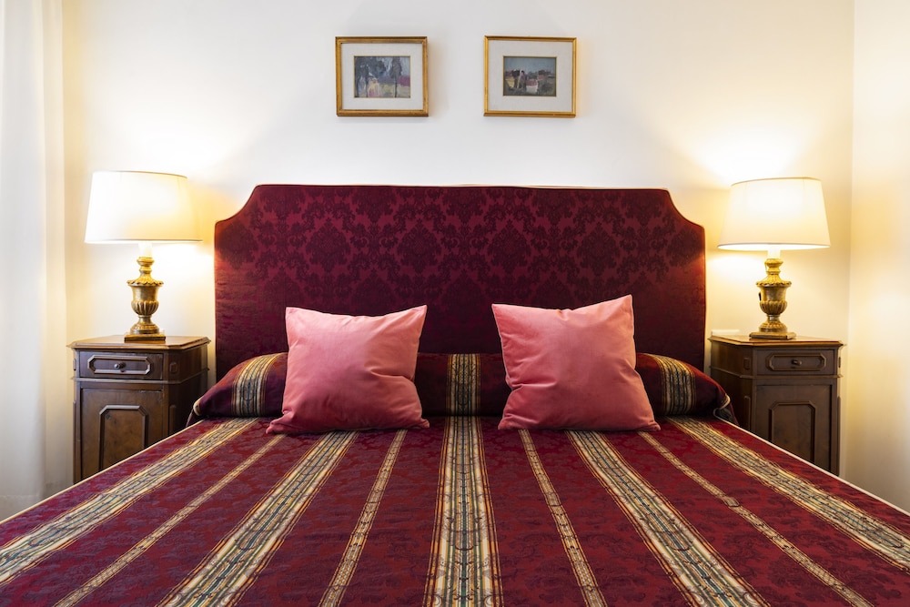 Suite, 1 Double Bed with Sofa bed photo 2