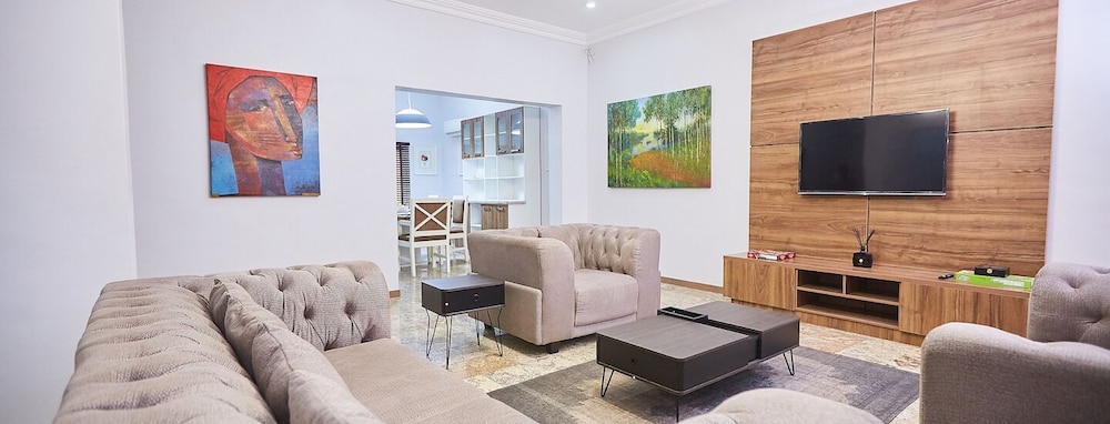 Luxury House photo 2