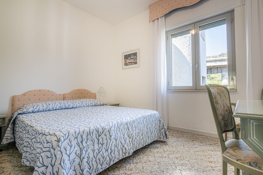 Economy Double Room, Garden View, Annex Building photo 2