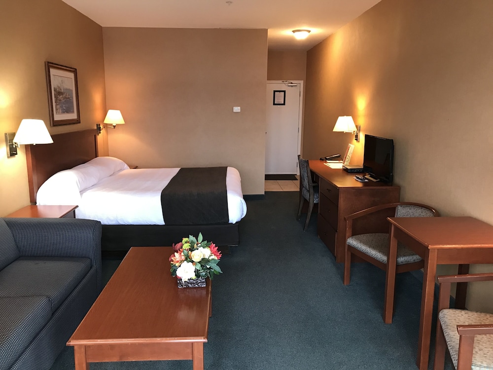 Deluxe Double Room, 1 King Bed With Sofa Bed, Patio, Ocean View photo 3