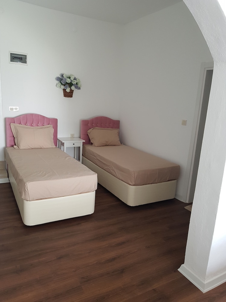 Deluxe Quadruple Room, Non Smoking photo 1