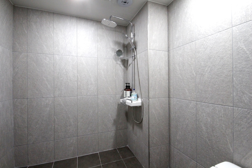 Suite - Photo 7